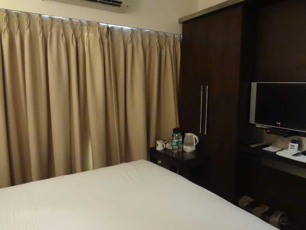 Hotel Suba Galaxy Mumbai Bombaim Exterior foto