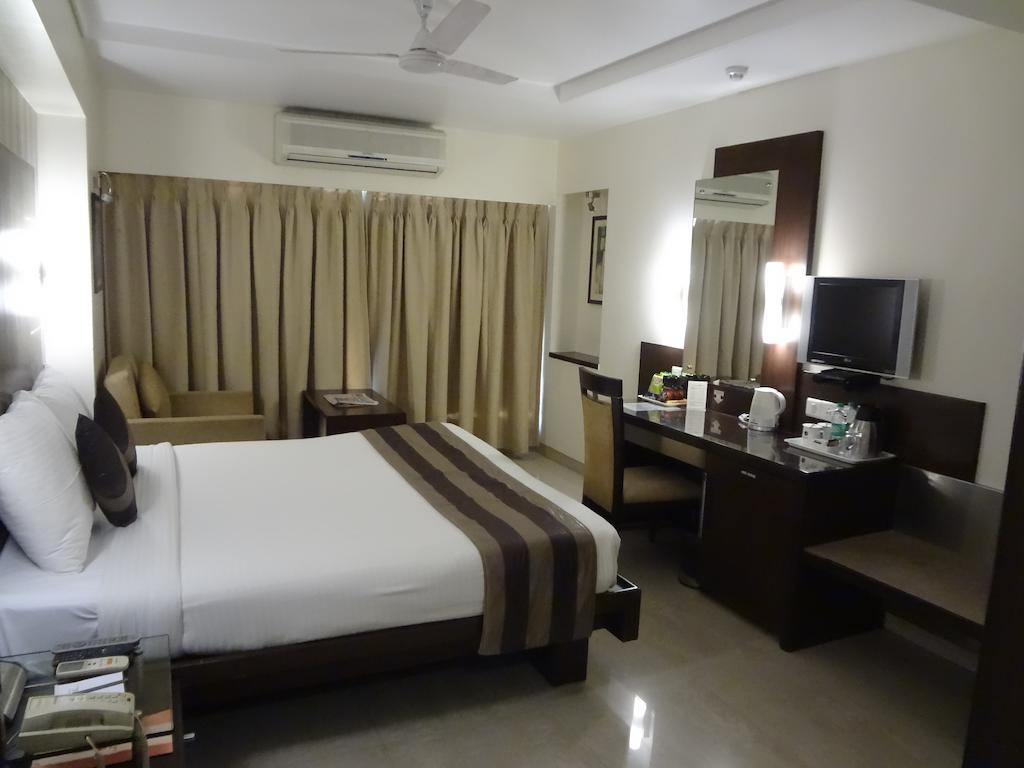 Hotel Suba Galaxy Mumbai Bombaim Exterior foto