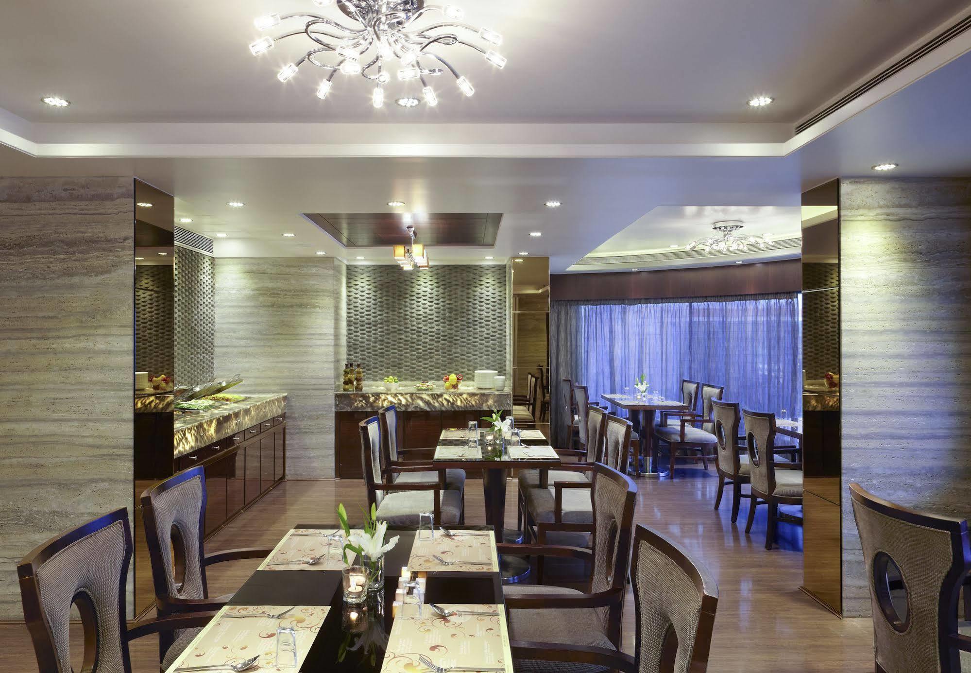 Hotel Suba Galaxy Mumbai Bombaim Exterior foto